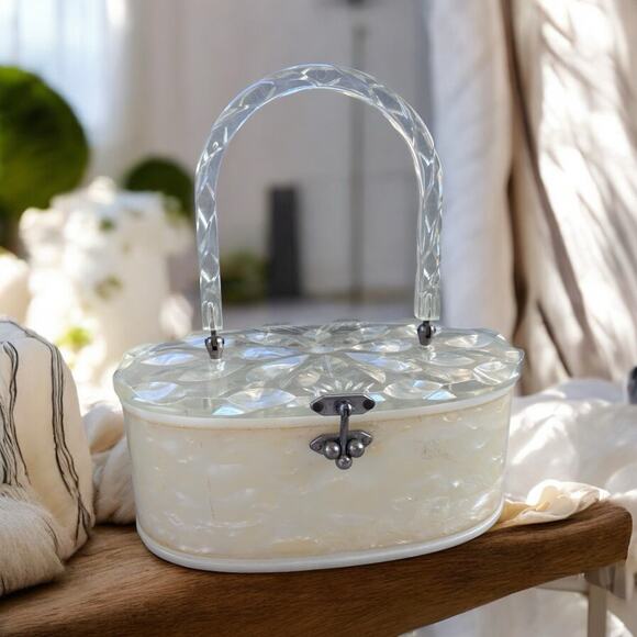 VINTAGE 1950s LUCITE PURSE Handbag PEARL Marbleized Ivory Round Box Style Nice! - Picture 1 of 10